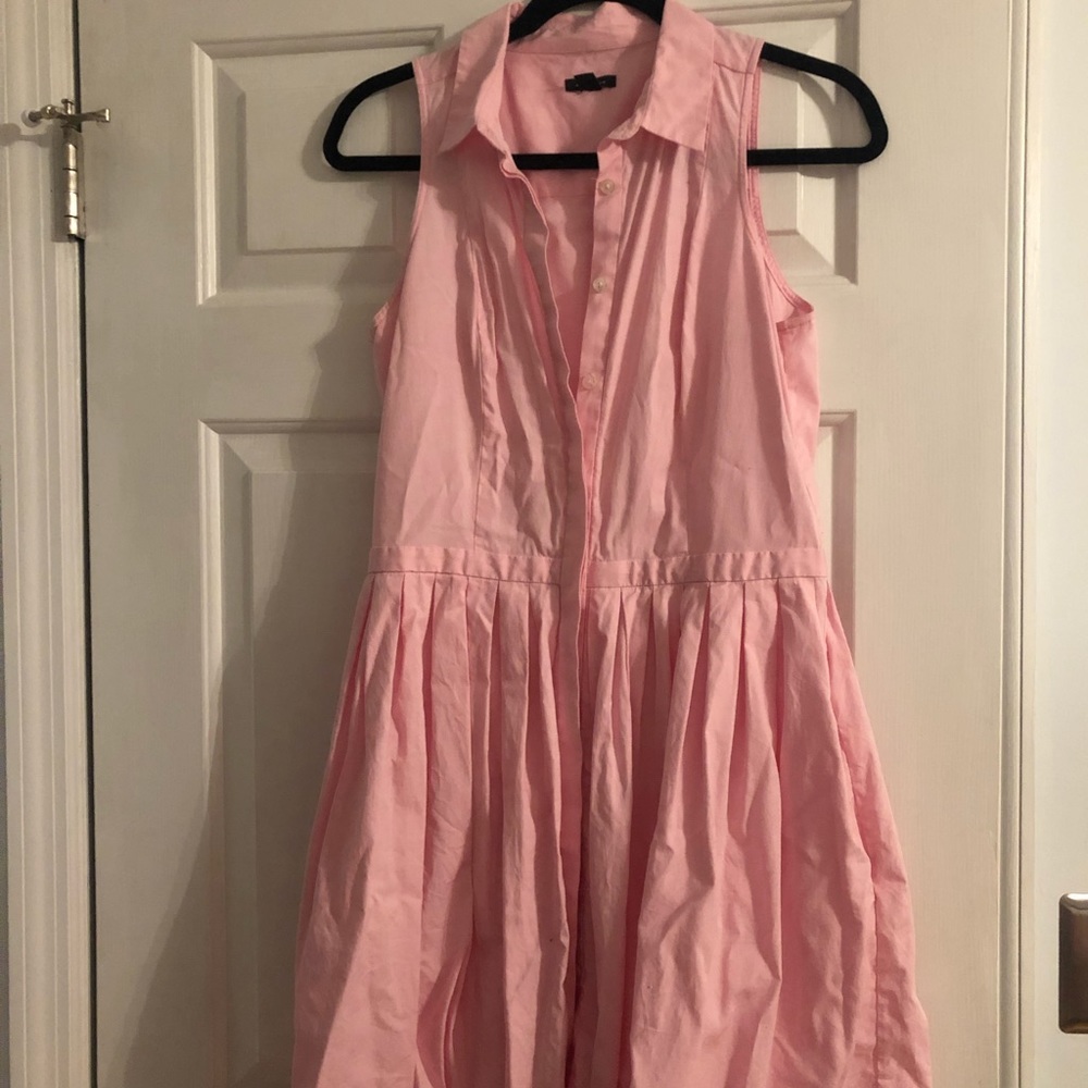 Ann Taylor sleeveless button down dress.